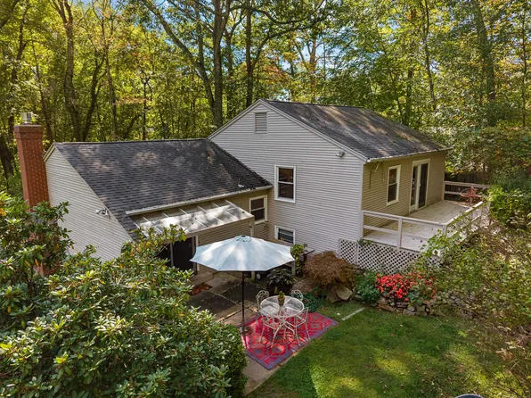 6 Hemlock Hill Road, Clinton, CT 06413