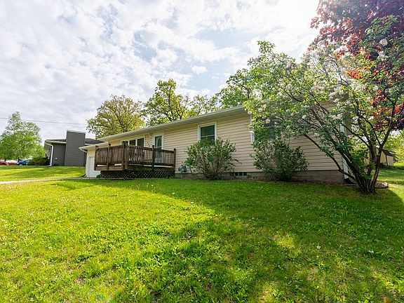 3rd image of 649 Oakwood Dr
