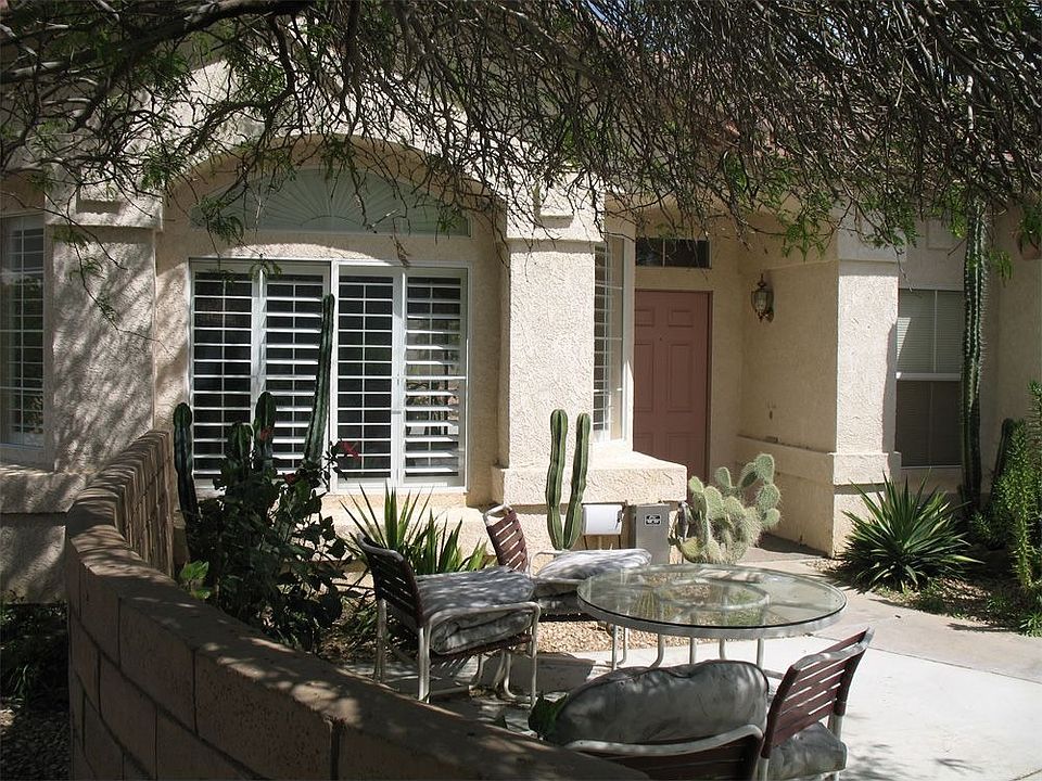 Private Front Patio