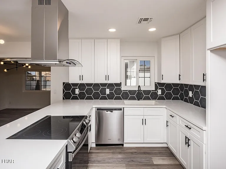 3705 Challenger Dr — Photo 4