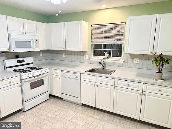 5th image of 659 Barbados Dr