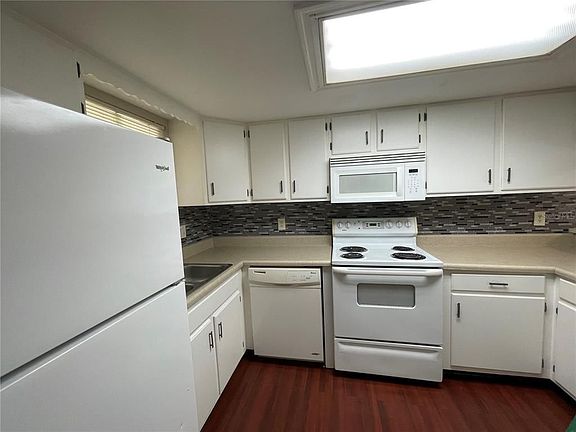 4th image of 613 Montego Bay Ct