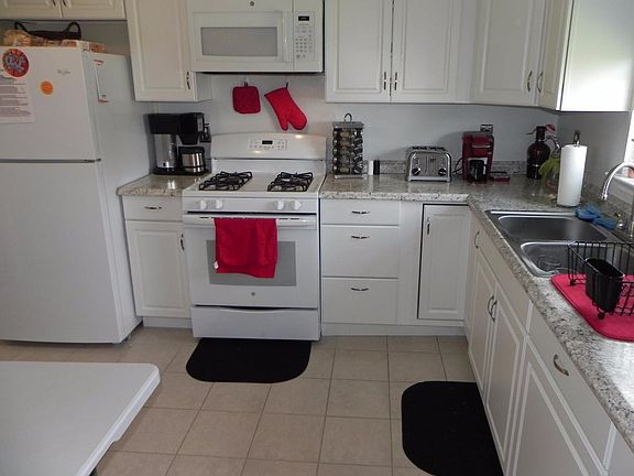 4th image of 22 Dogwood Dr