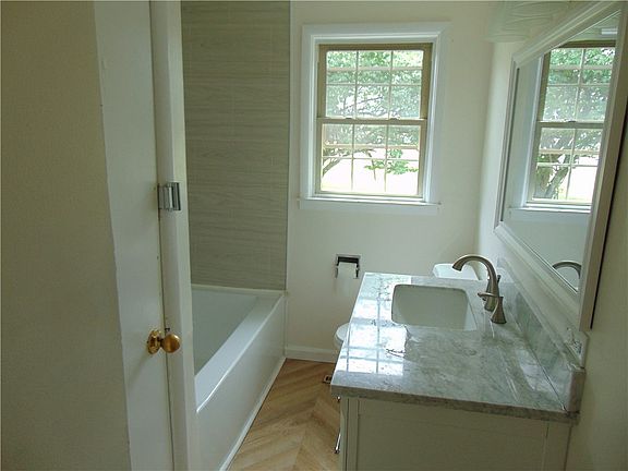 5th image of 2916 Philadelphia Dr