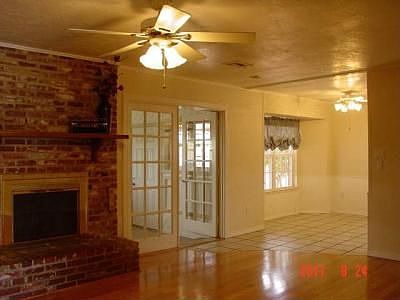 4th image of 812 NW 48th St