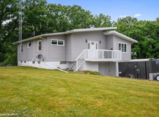 8111 Lakeshore Dr, Dexter, IA 50070