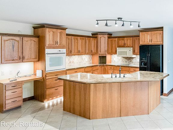 2nd image of 3300 N Summerset Dr