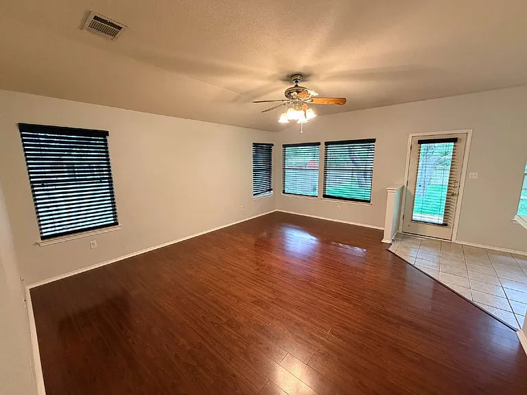 1006 Reynaldo St — Photo 5
