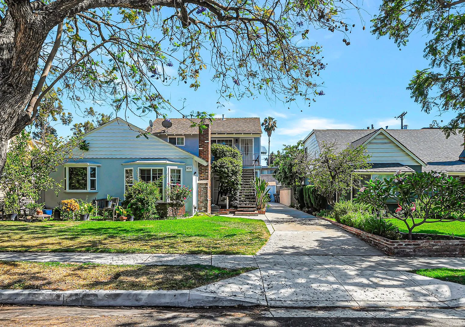 Charming 2-Bed Unit in Glendale! — Photo 1
