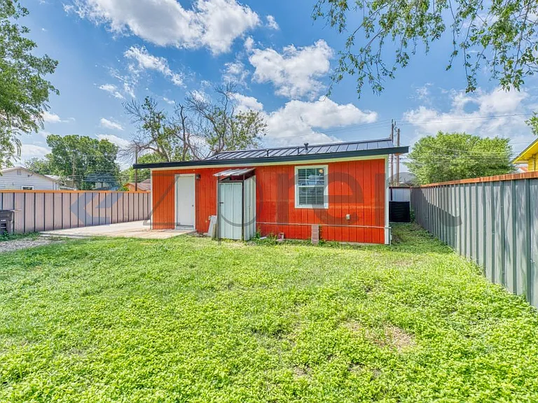 1411 Sanco St — Photo 22