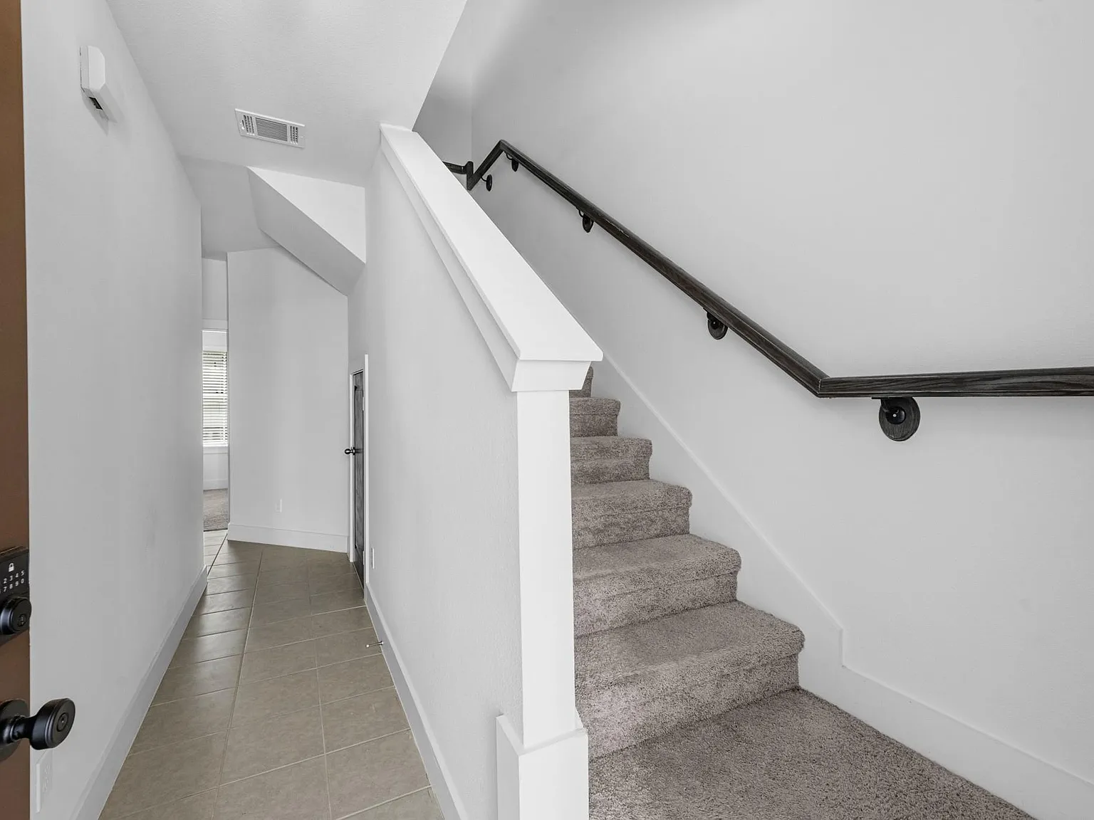 3 bed, 2.5 bath, 1550 sqft, $2,400 — Photo 3