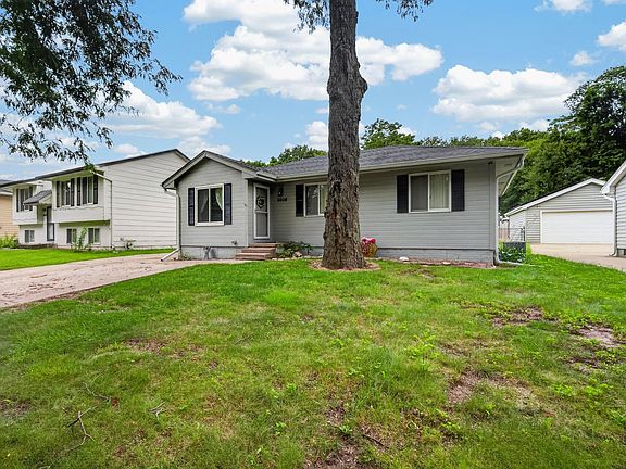 3rd image of 2906 SE 20th St