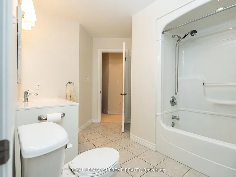 31 1/2 Thorold Rd E — Photo 20
