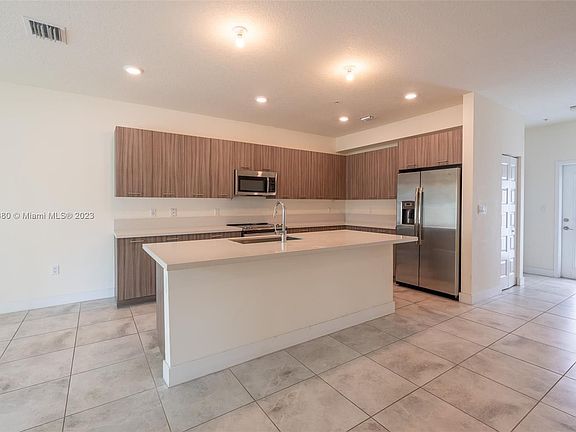 4th image of 4640 SW 84th Ave #18