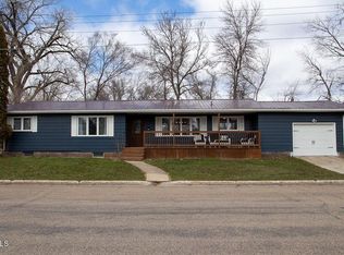 102 8th St NW, Jamestown, ND 58401