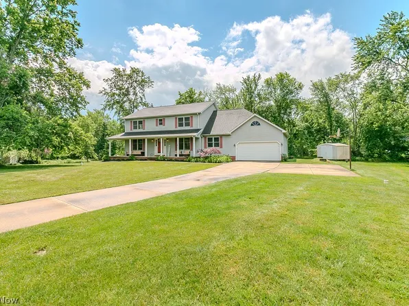8555 Red Oak Dr, Chesterland, OH 44026