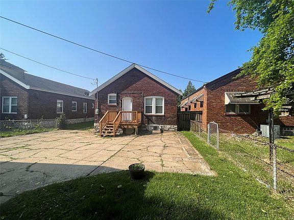 2nd image of 1753 McLaran Ave