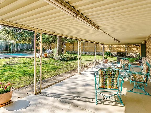 3rd image of 106 Lakeaire Dr