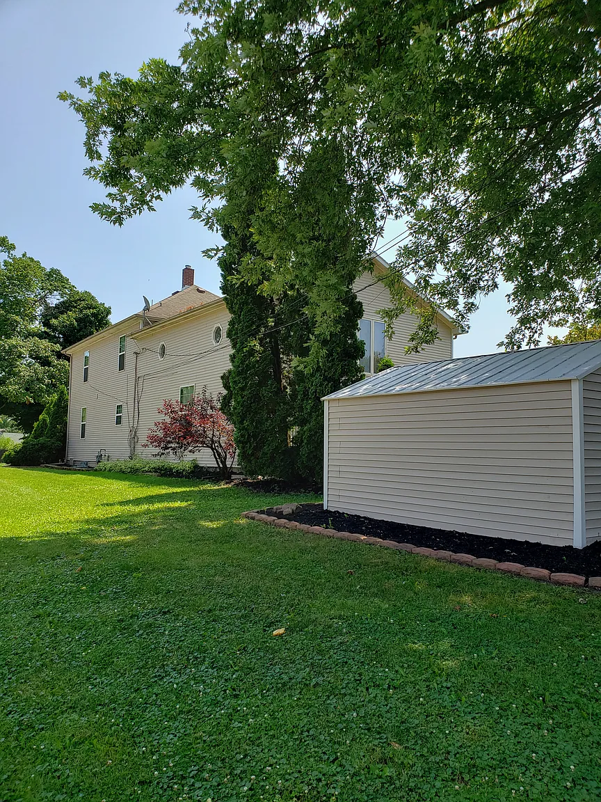 305 N Walnut St photo 1