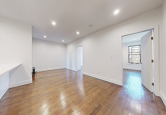 3rd image of 2504 44th St APT 6