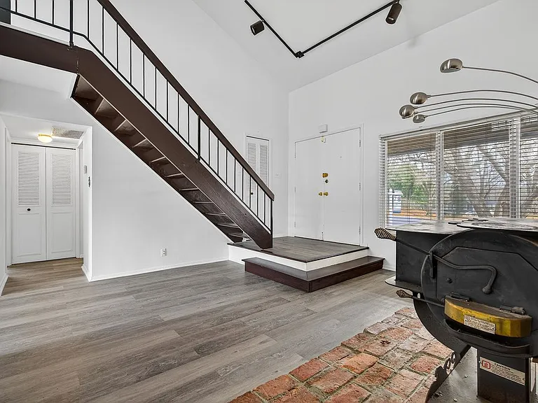 8801 Monmouth Dr — Photo 27
