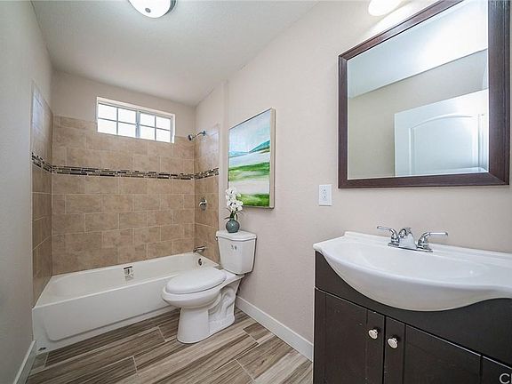 3rd image of 1555 W 58th Pl