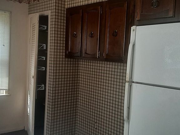 4th image of 667 Careys Ln
