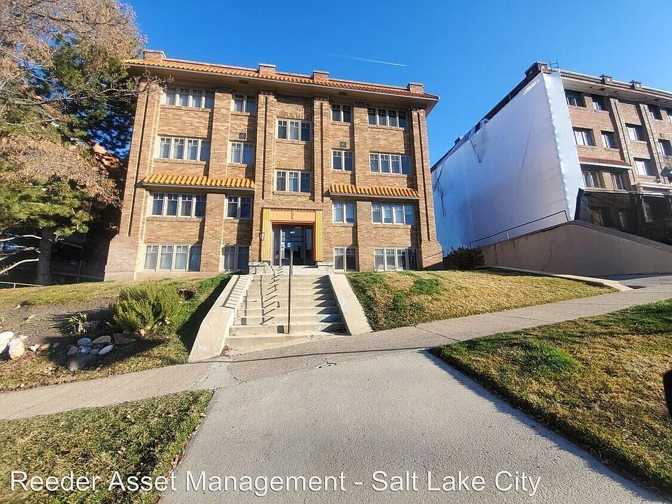 153 E 2nd Ave #8