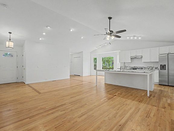 4th image of 1002 Teton Ct