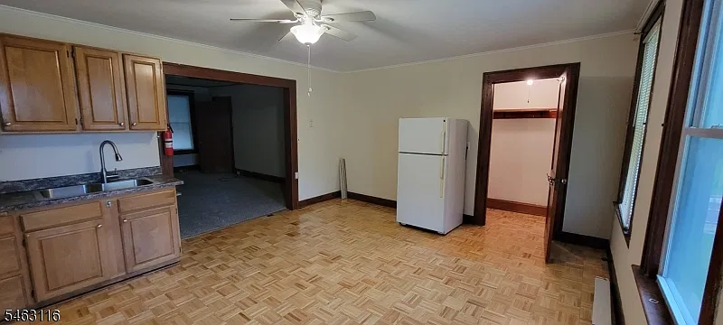 1 bed, 1.0 bath, 825 sqft, $1,250 — Photo 2