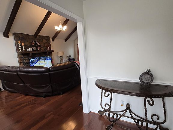 3rd image of 1116 Ladonna Dr