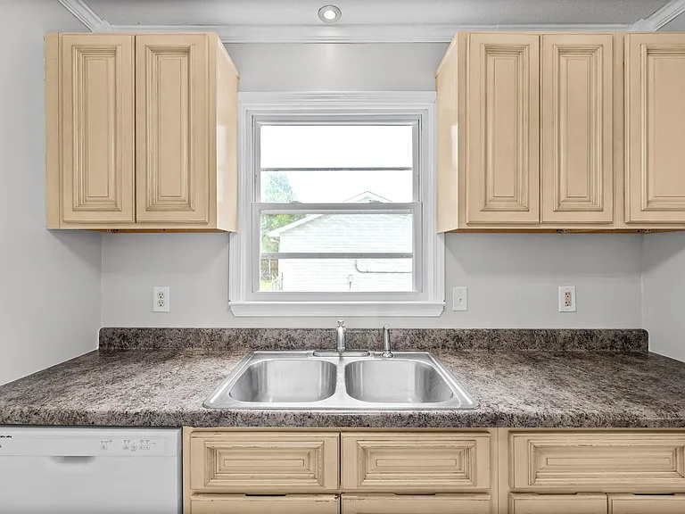 541 Donna Dr — Photo 11