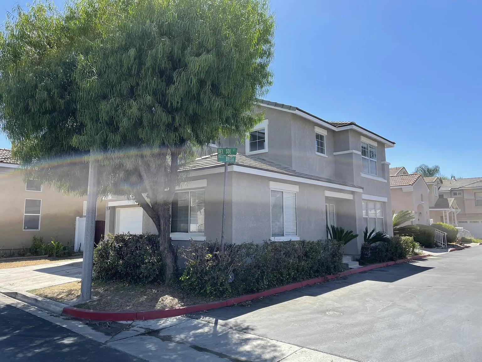 3 bed, 2.5 bath, 1297 sqft, $3,600 — Photo 2