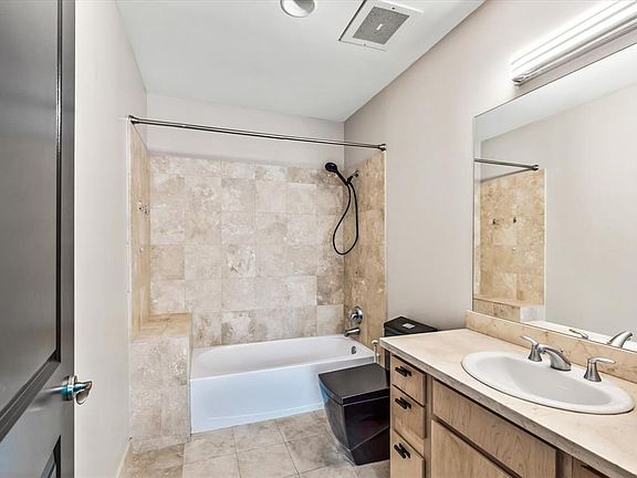 5th image of 500 Throckmorton St APT 1008