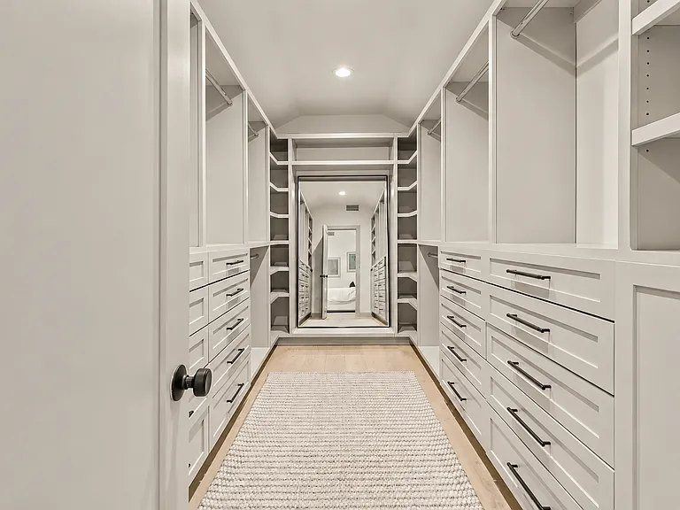 14822 Morrison St — Photo 15
