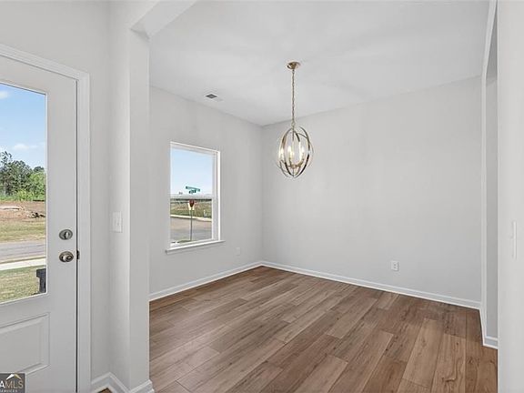 3rd image of 704 Sinclair Ln