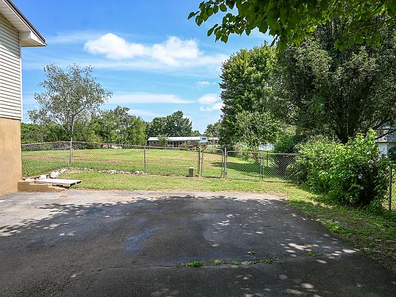 4th image of 409 Alton Ave SE