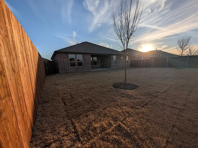 2112 Eugene St — Photo 12