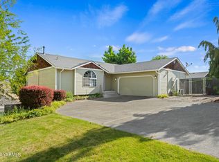905 W 5th Ave, Selah, WA