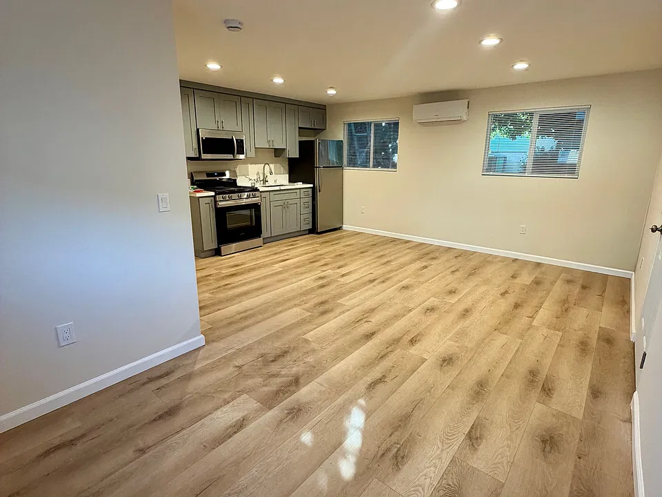 7649 Oak Park Ave