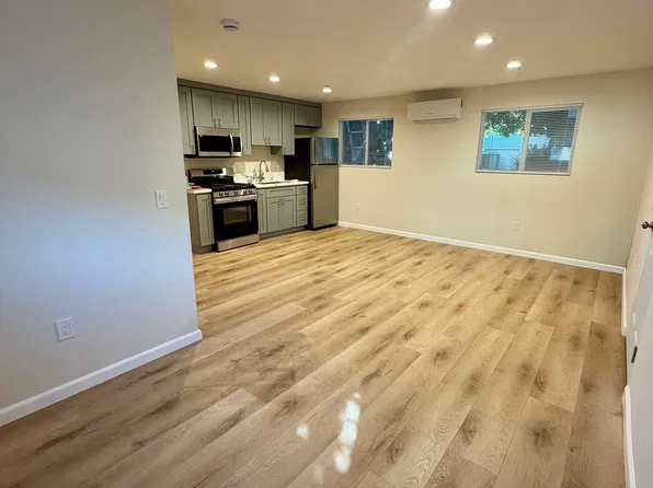 7649 Oak Park Ave, Van Nuys, CA 91406