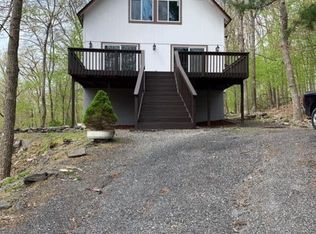 3116 Yorke Ct, Bushkill, PA 18324