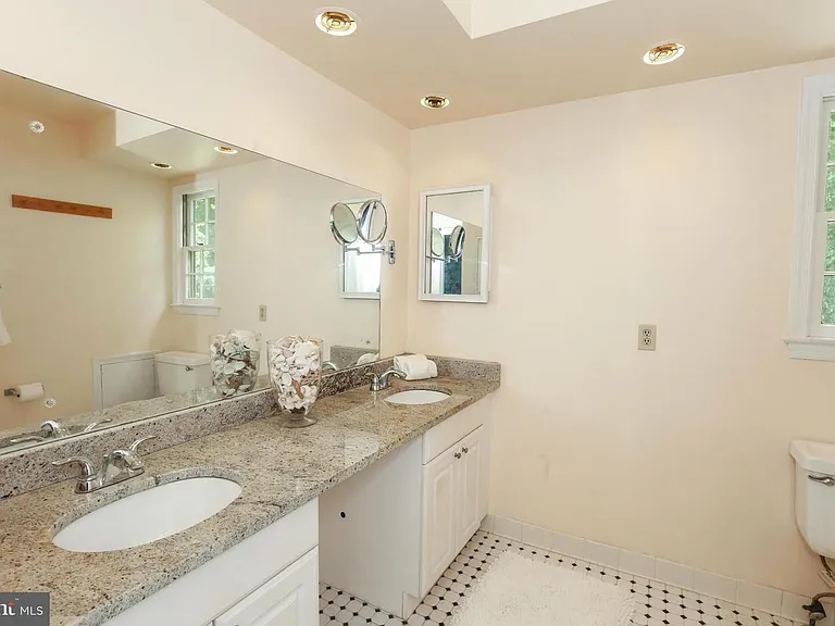 8712 Seven Locks Rd — Photo 27