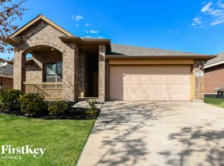 10416 Sixpence Ln, Fort Worth, TX 76108