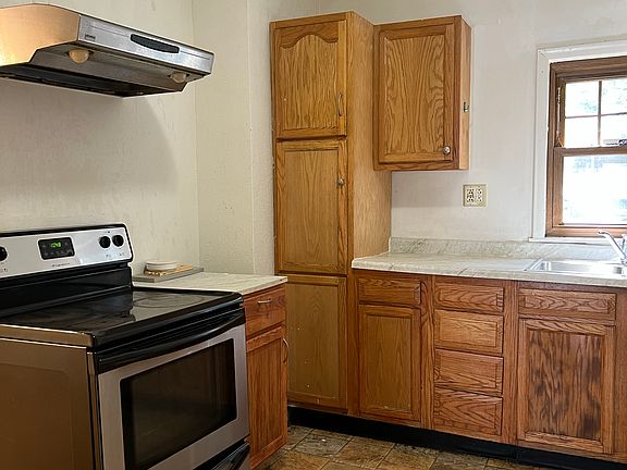 2nd image of 2839 E 19th St
