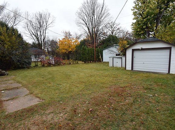 4th image of 1008 1/2 Wyman St