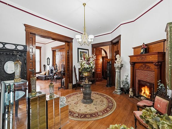 14th image of 1823 S Broadway St