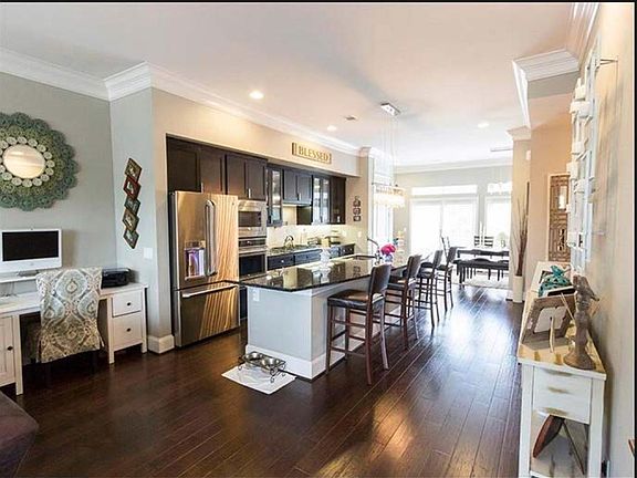 3rd image of 1669 Richmond Ave