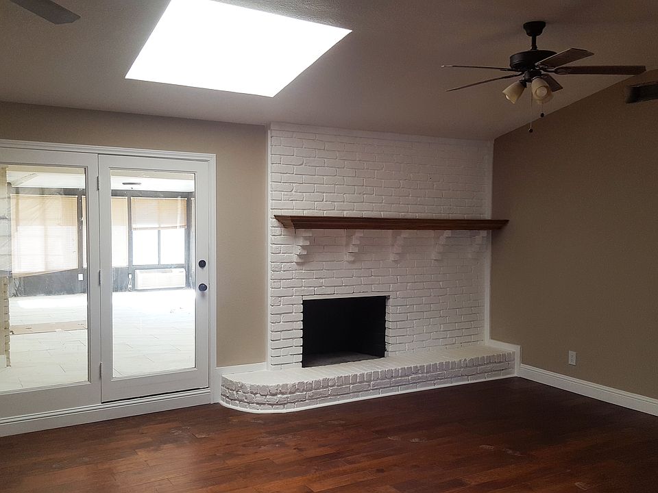 1st image of 2716 Carriage Ln