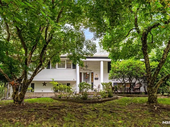 301 Raymond St, Hillsdale, NJ 07642
